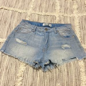 Almost famous distressed light wash Jean short size 6